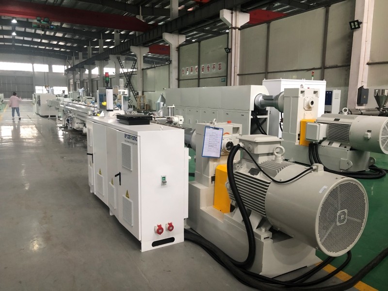 PE小口徑管材超高速擠出（chū）生產線